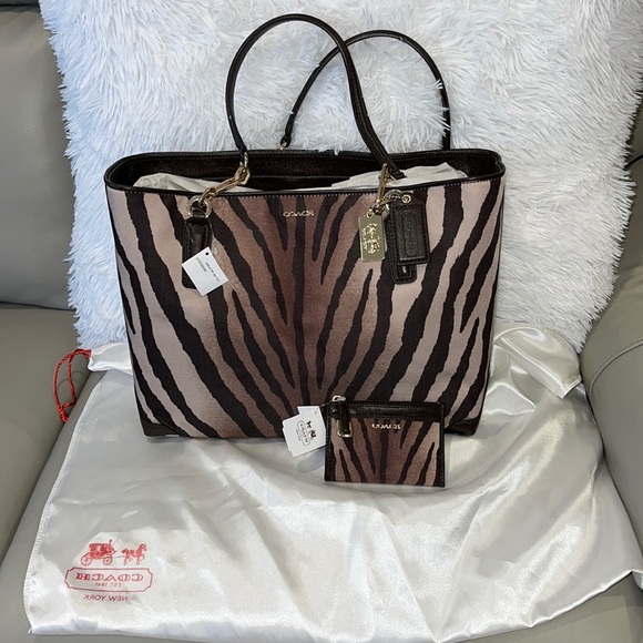 Coach Handbags - Brown coach shoulder bag & coin purse